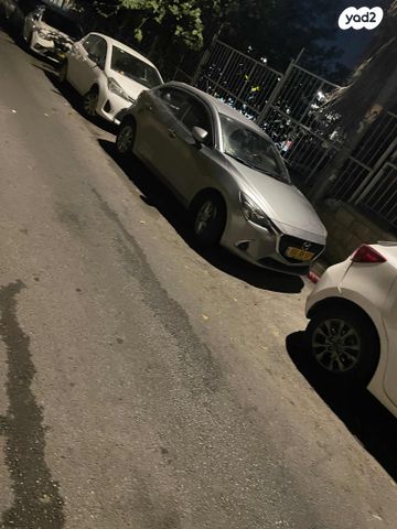 מודעת רכב מאזדה 2
