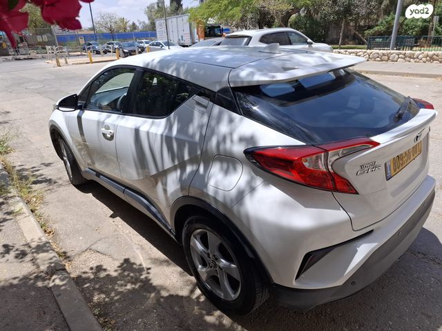 מודעת רכב טויוטה C-HR