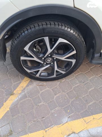 מודעת רכב טויוטה C-HR