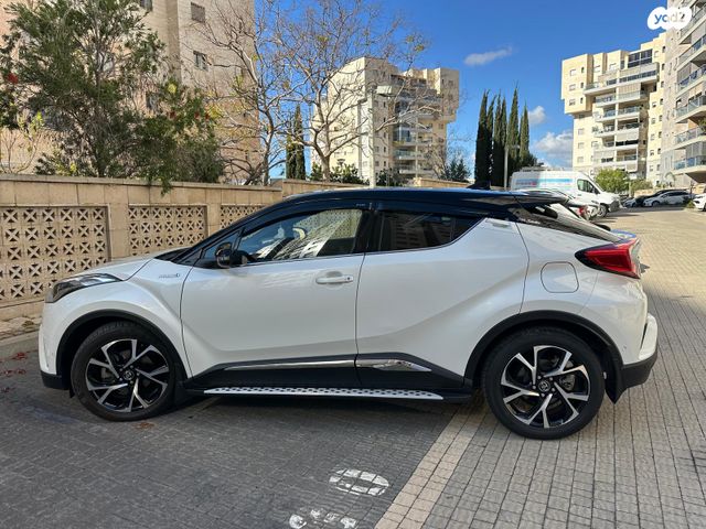 מודעת רכב טויוטה C-HR