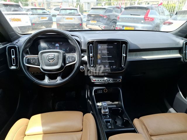 מודעת רכב וולוו XC40 2