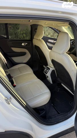 מודעת רכב וולוו XC40