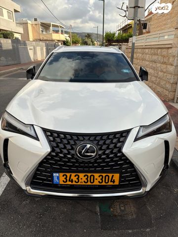 UX Takumi 300h היברידי אוט׳ 2.0 (152 כ״ס)