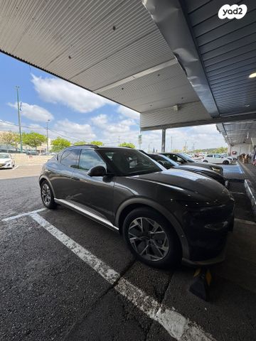 מודעת רכב ג'נסיס GV60