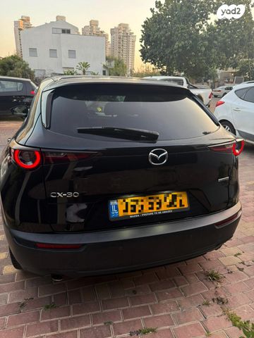 מודעת רכב מאזדה CX-30