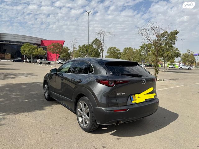 מודעת רכב מאזדה CX-30