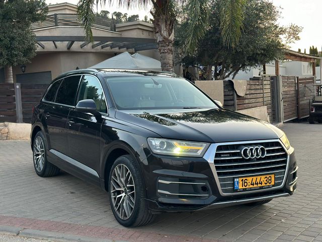 מודעת רכב אאודי Q7