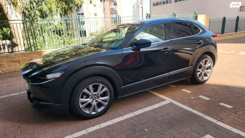 מודעת רכב מאזדה CX-30