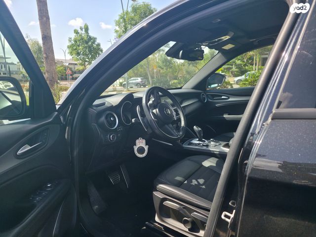 מודעת רכב אלפא רומיאו סטלביו