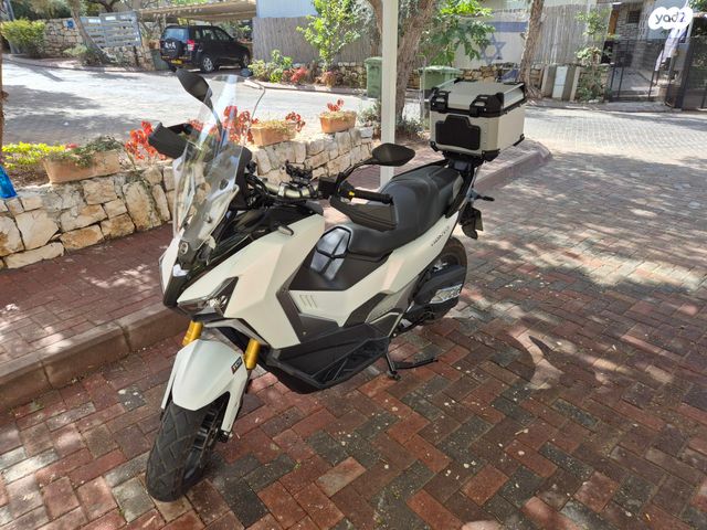 מודעת רכב סאן יאנג ADX400