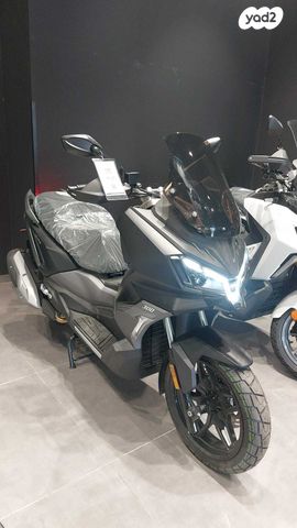 מודעת רכב סאן יאנג ADX 300