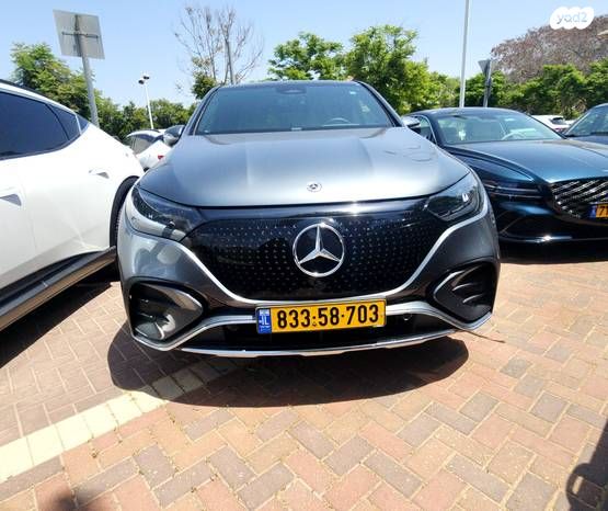 מודעת רכב מרצדס-בנץ EQE SUV