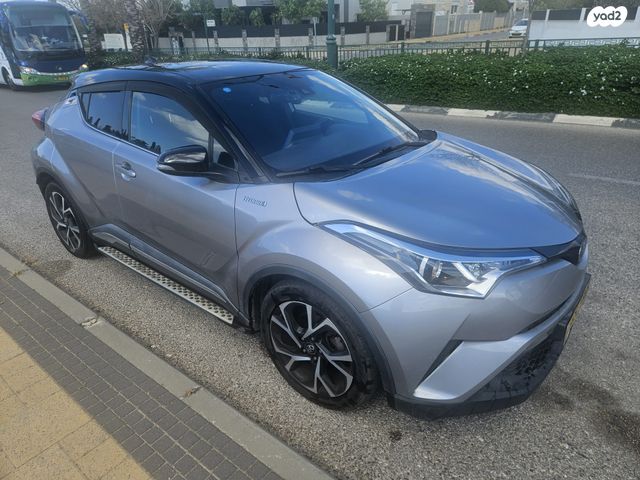 מודעת רכב טויוטה C-HR