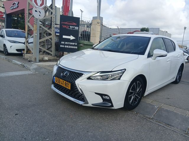 מודעת רכב לקסוס CT