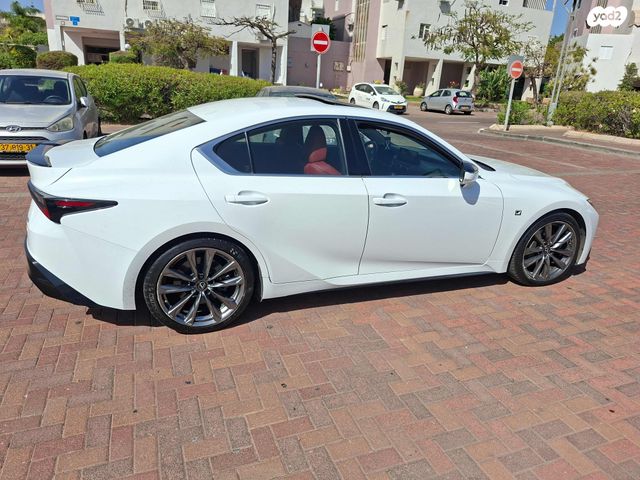 מודעת רכב לקסוס IS