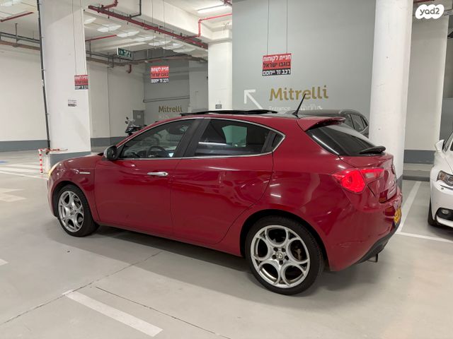 מודעת רכב אלפא רומיאו ג'ולייטה