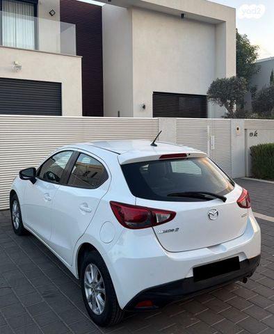 מודעת רכב מאזדה 2