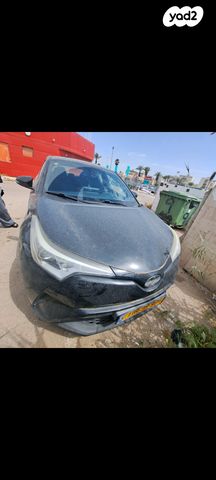 מודעת רכב טויוטה C-HR