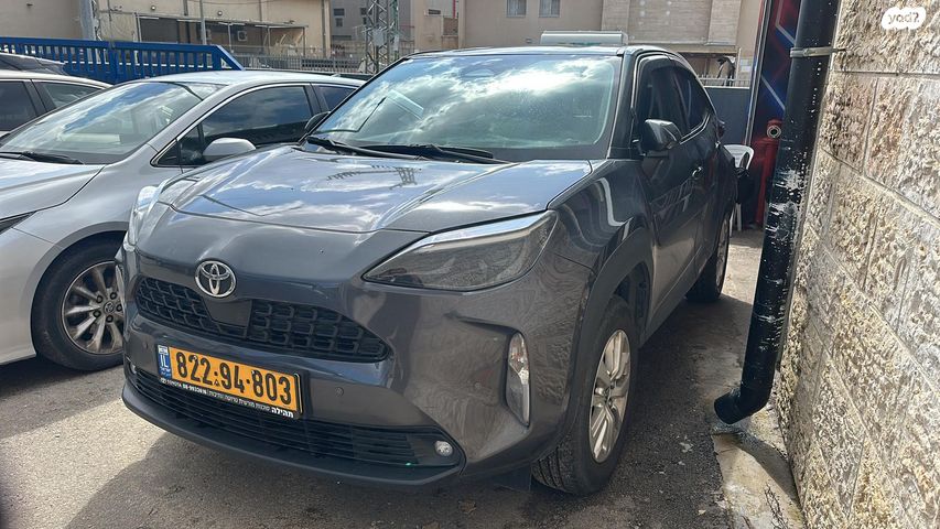 מודעת רכב טויוטה יאריס קרוס
