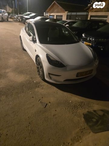 מודעת רכב טסלה מודל 3