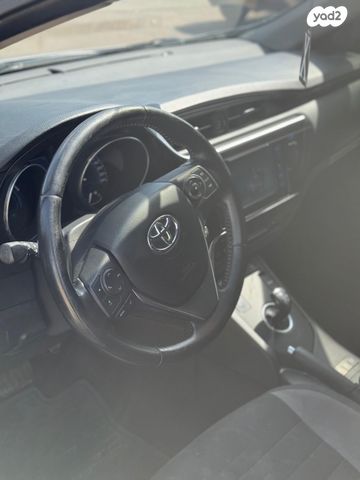 מודעת רכב טויוטה אוריס 2