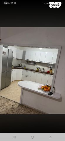 חיל הצנחנים 8