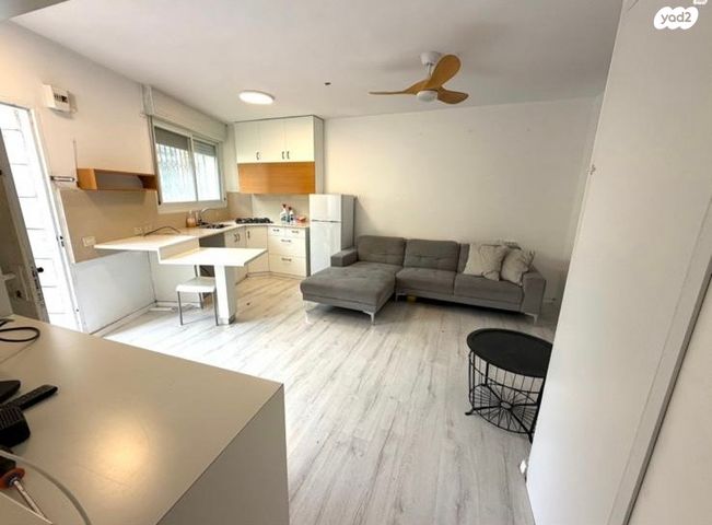 יוסף חכמי 20