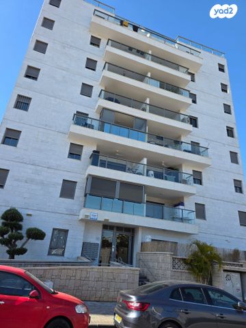 אפרים צור 10