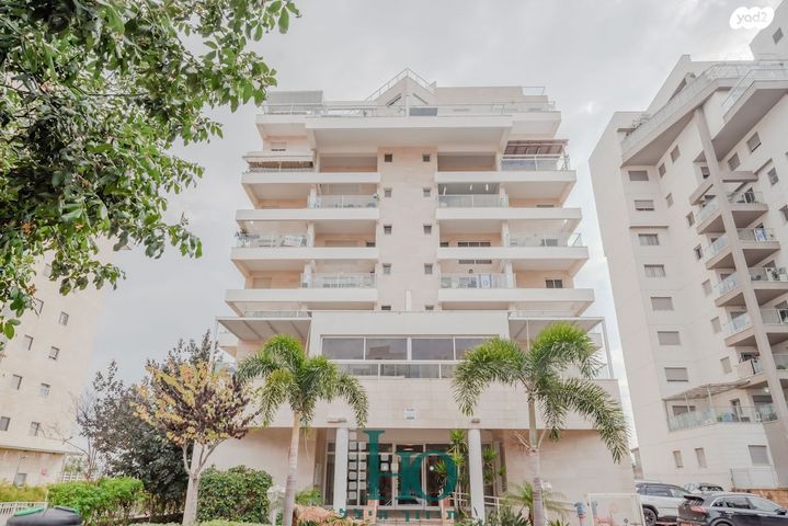 ביכורי ענבים 