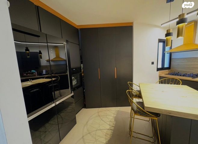 דרך הארבעה 24