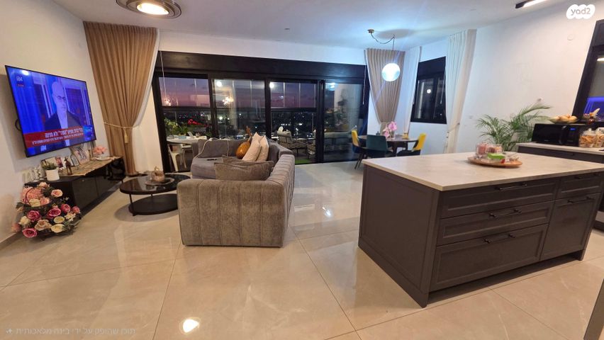 שולמית אלוני 