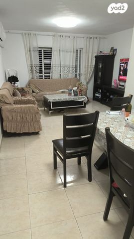 לאה גולדברג 