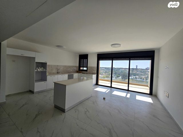 לאה גולדברג 