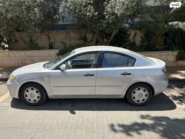מודעת רכב מאזדה 3