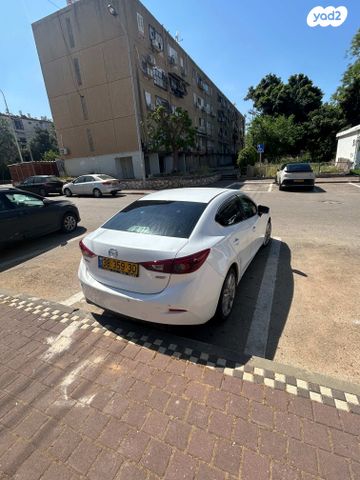 מודעת רכב מאזדה 3
