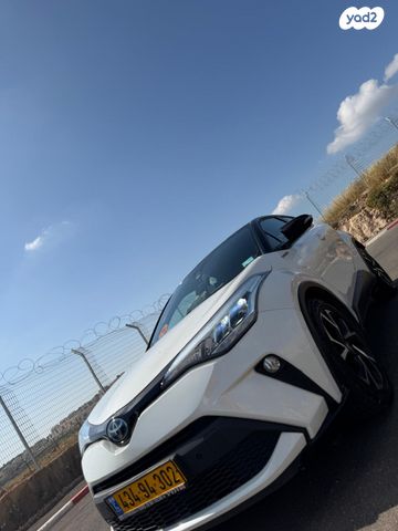 מודעת רכב טויוטה C-HR