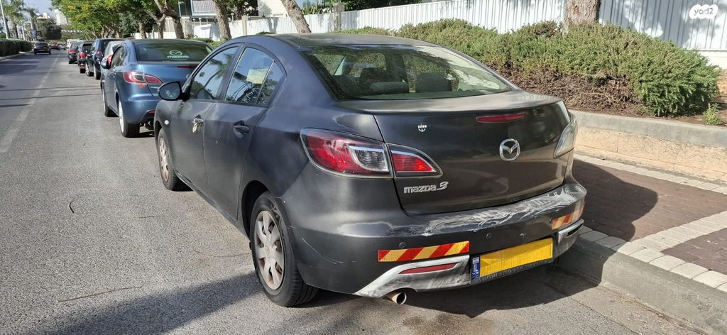 מודעת רכב מאזדה 3