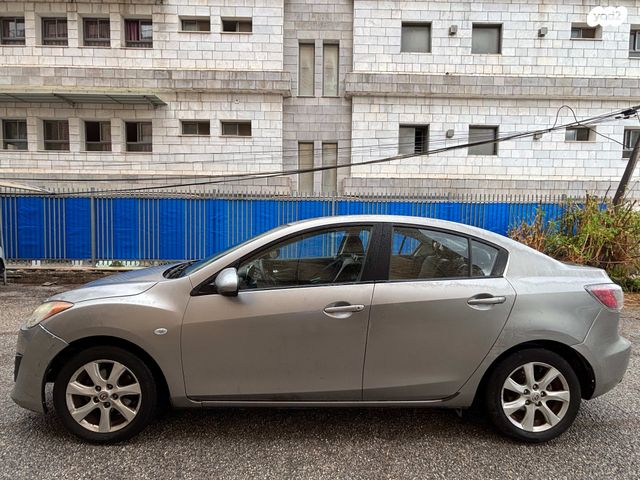 מודעת רכב מאזדה 3