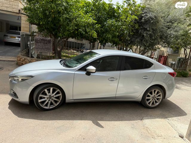 מודעת רכב מאזדה 3
