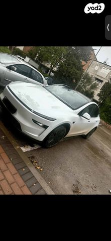 מודעת רכב טסלה מודל Y