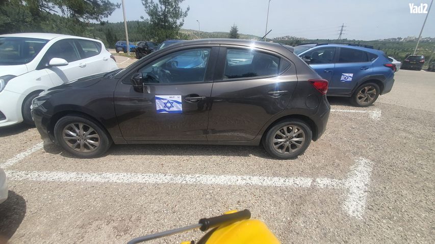 מודעת רכב מאזדה 2