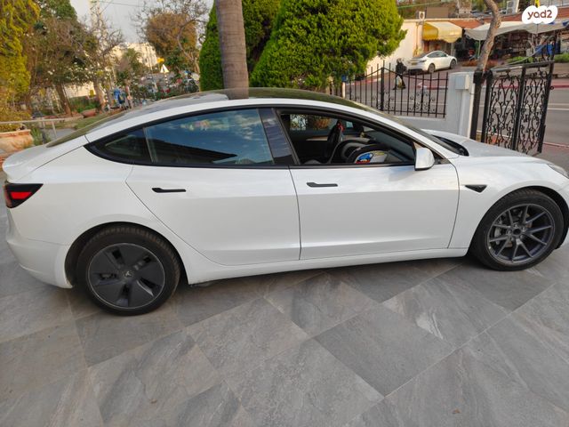 מודעת רכב טסלה מודל 3