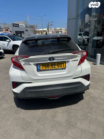 מודעת רכב טויוטה C-HR