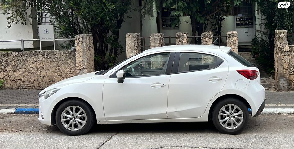 מודעת רכב מאזדה 2