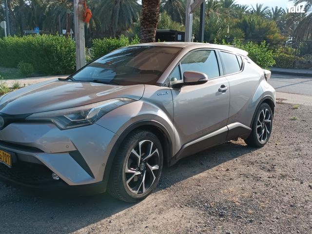 מודעת רכב טויוטה C-HR
