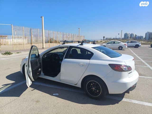 מודעת רכב מאזדה 3