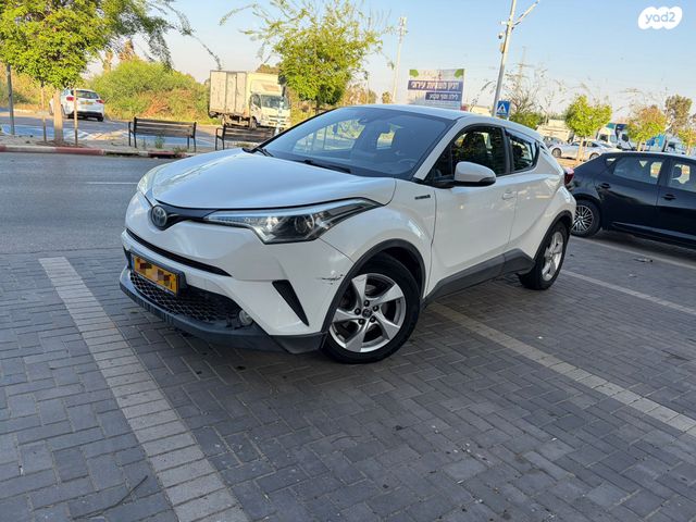 מודעת רכב טויוטה C-HR