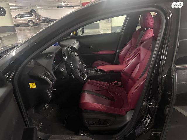 מודעת רכב לקסוס UX