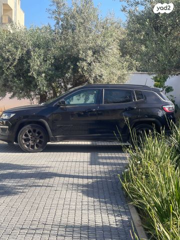 מודעת רכב ג'יפ קומפאס