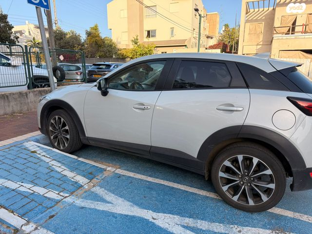 מודעת רכב מאזדה CX-3